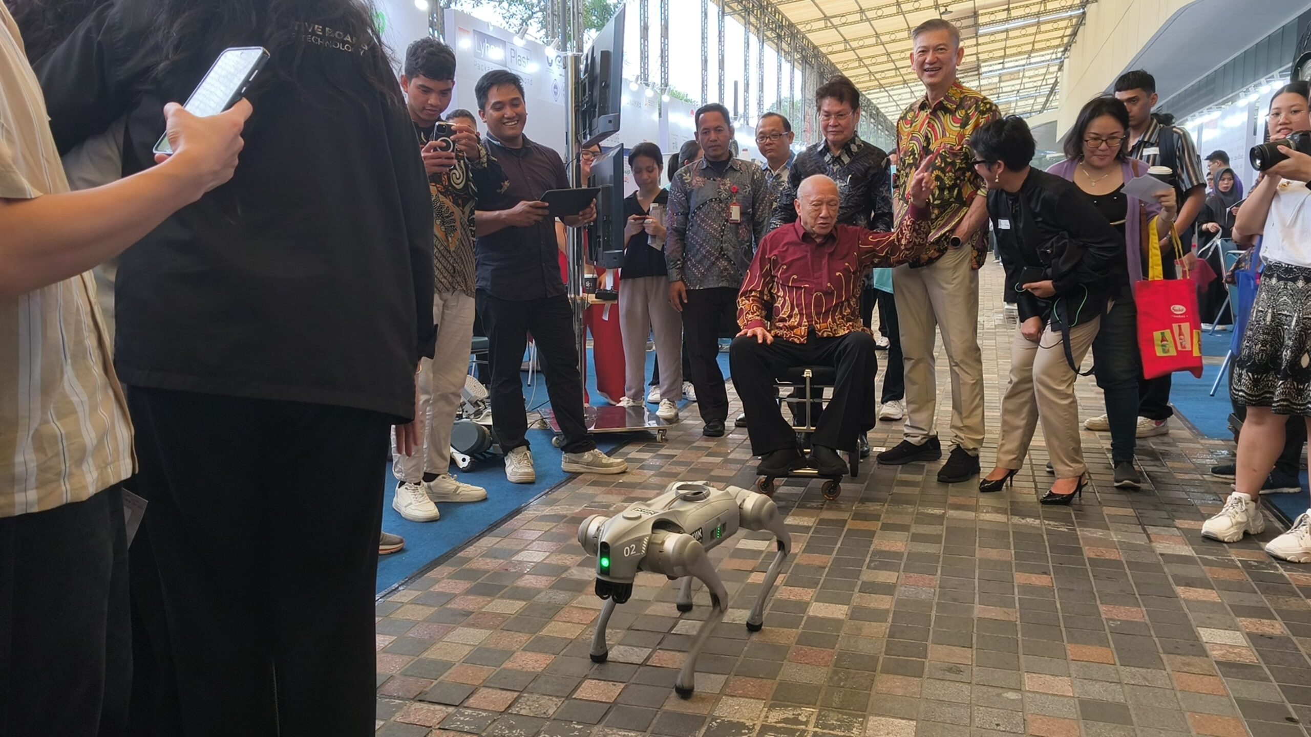 Sesi Presentasi dari PT Lyhock Plast Indonesia