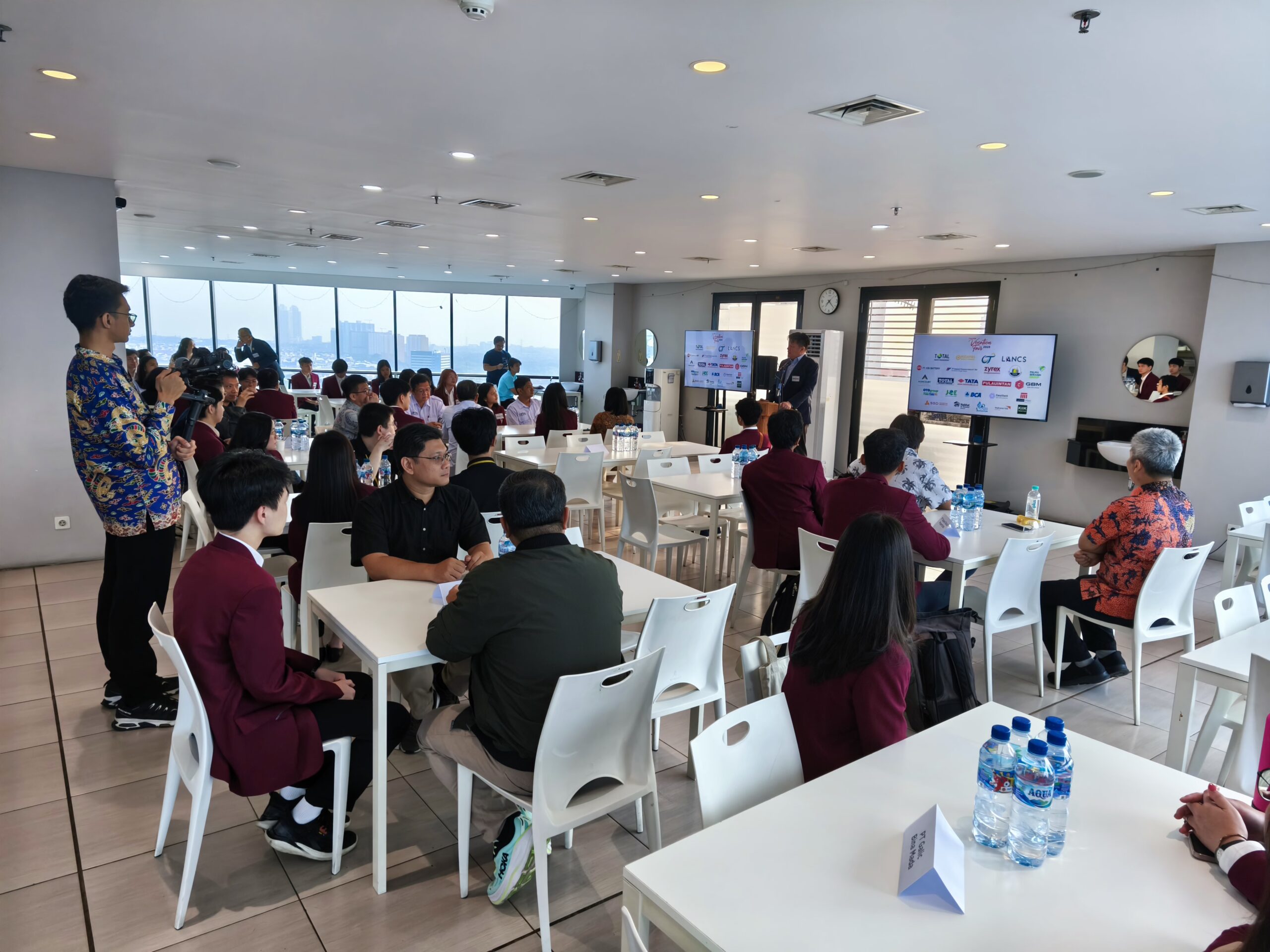 Sesi presentasi dari PT OT