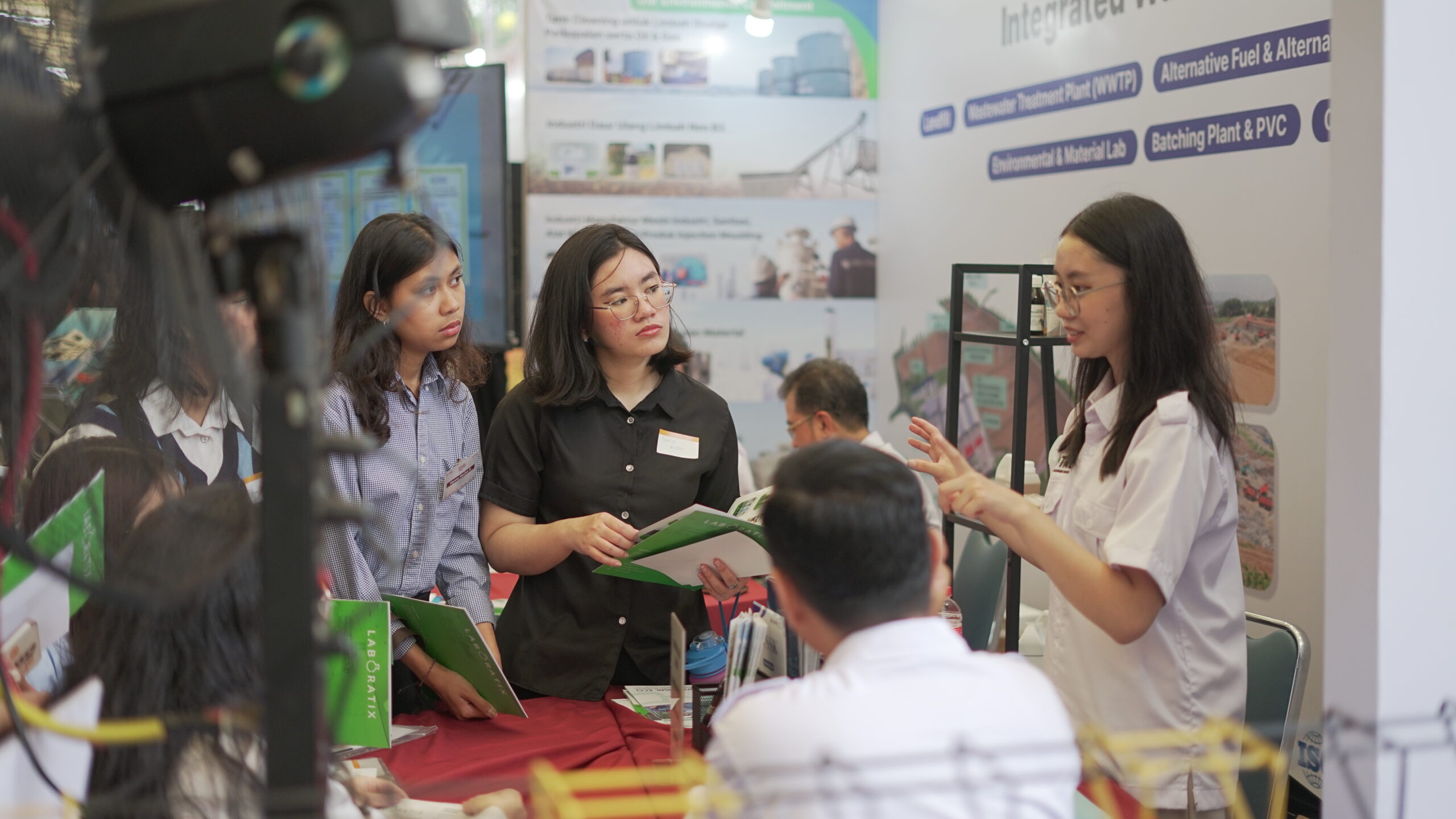 Sesi presentasi dari PT OT